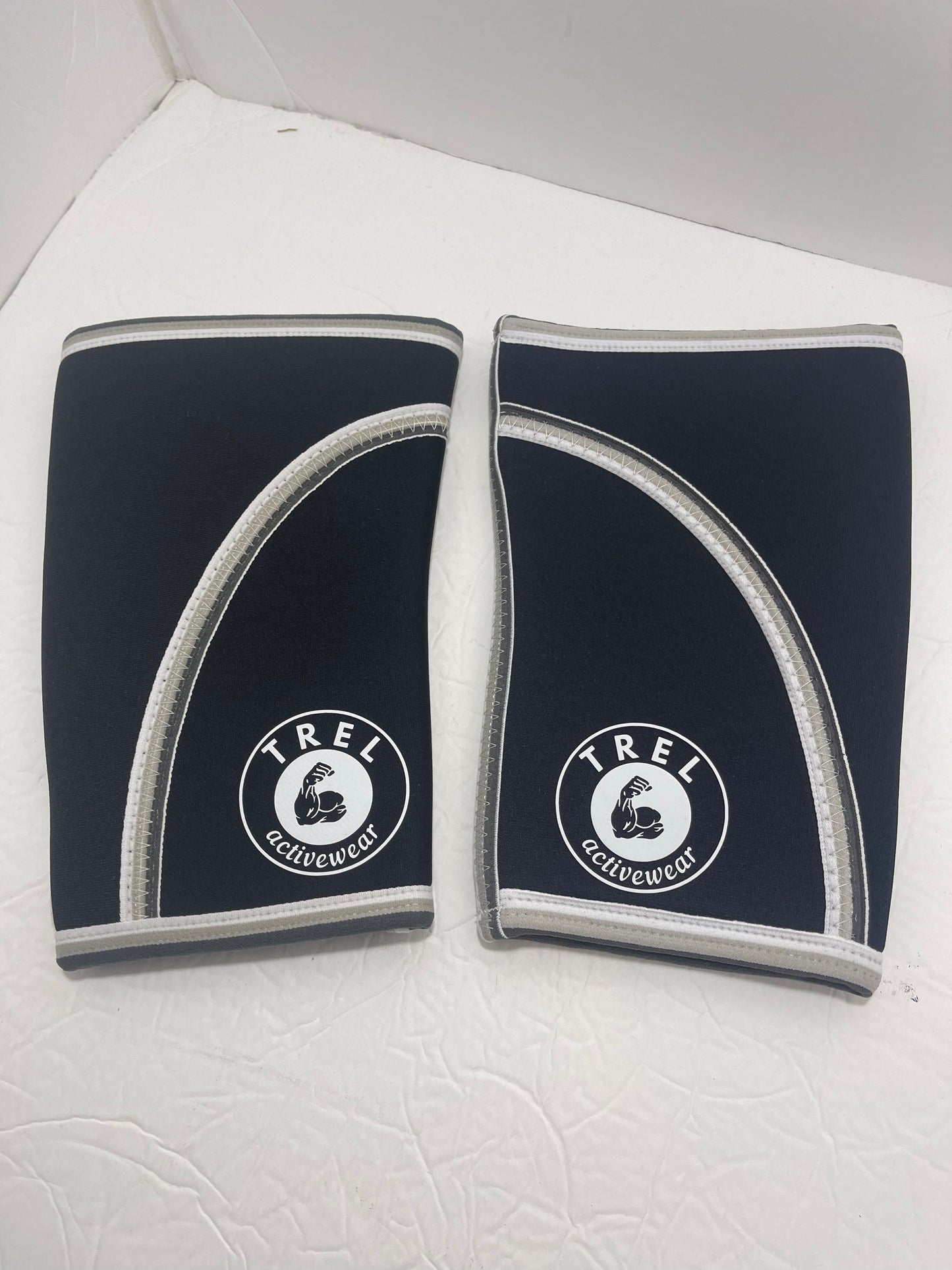 TREL BLACK KNEE SLEEVES