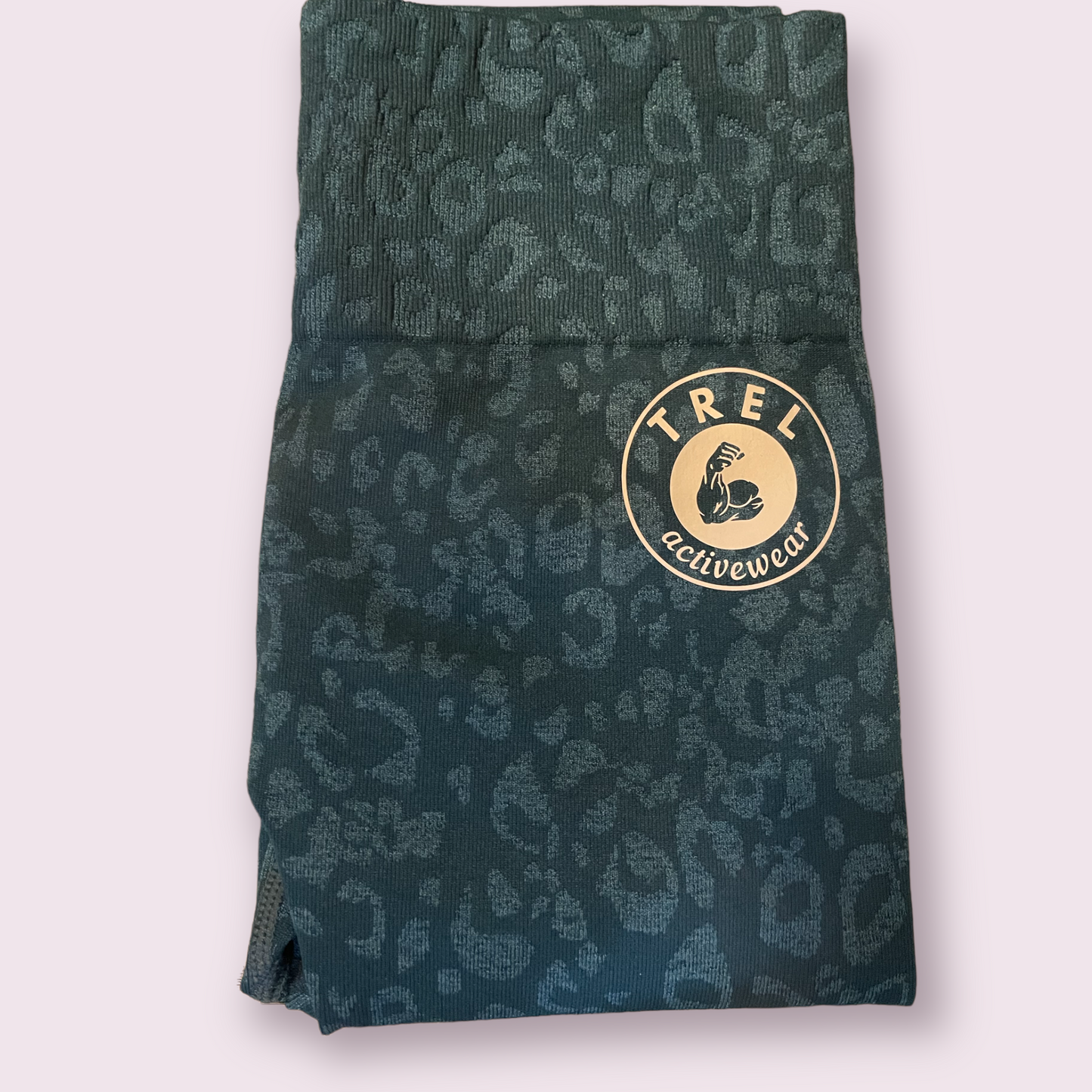 TREL APOYA LA ROPA ACTIVA DE LAS MUJERES